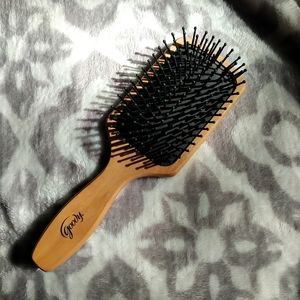 NWOT Wood handle paddle hair brush comb
